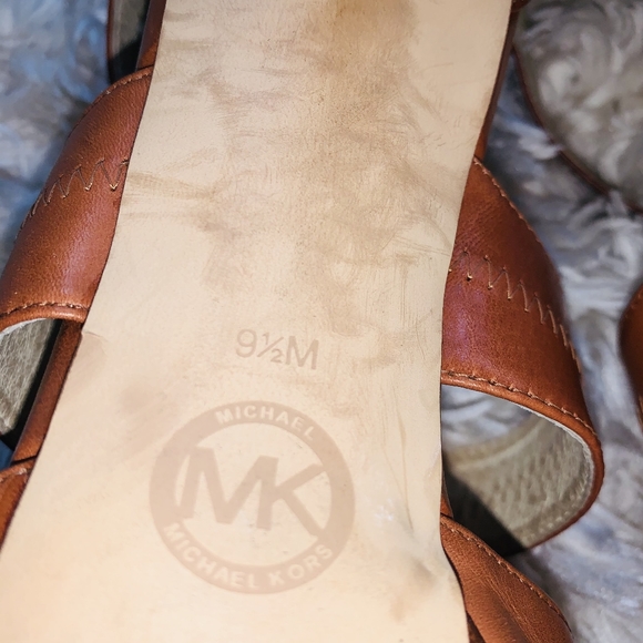 Pretti Camel Heels - Picture 3 of 6